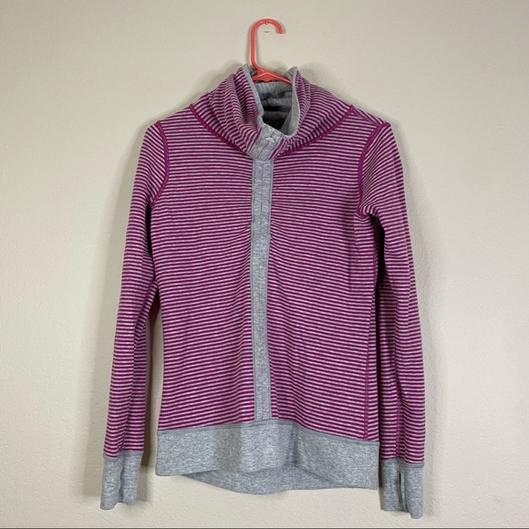 LULULEMON gray In A Cinch reversible sweatshirt 4 - Picture 9 of 12